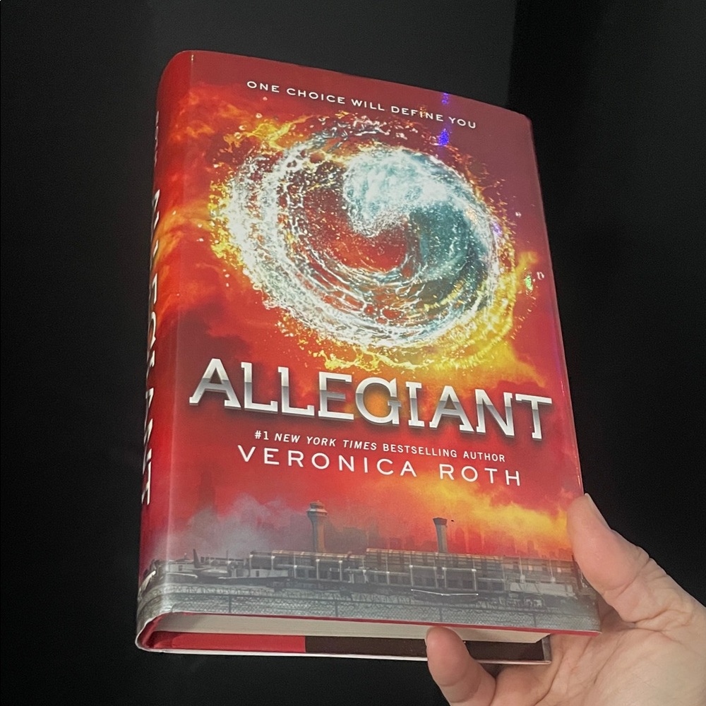Allegiant by Veronica Roth - Red Hardcover Edition - used book